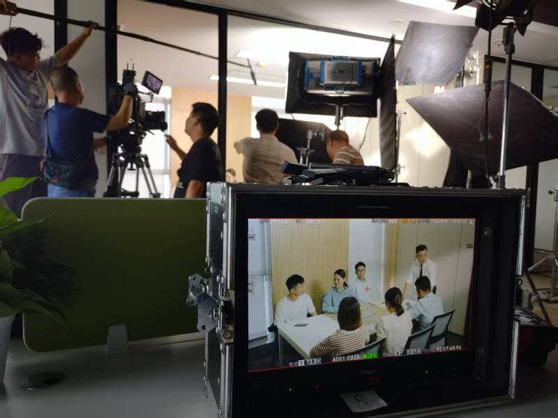 南昌县TVC拍摄公司：科技产品视觉化大师，诠释未来感与功能美学